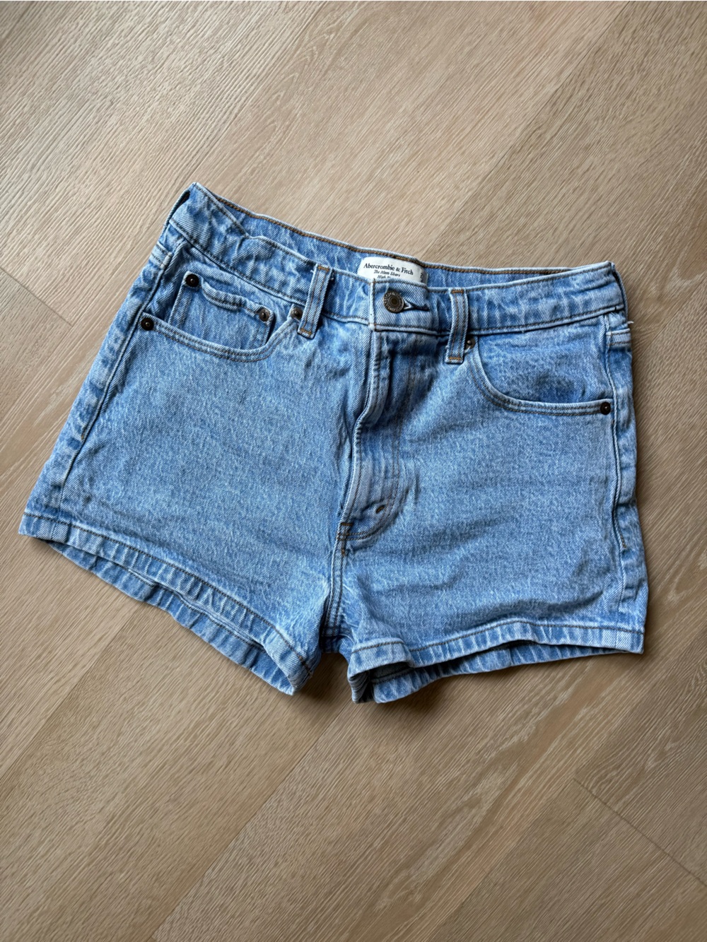 Abercrombie high rise mom short size 27